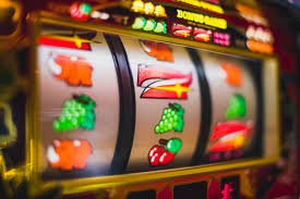 Wolf Gold bonus feature screen displaying free spins activation with scatter symbols